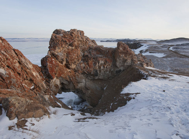 Tsagan-Hushun pelerini. Baykal Gölü, kış manzarası. Küçük deniz - Fotoğraf, Görsel