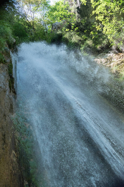 Nagy sebességű felvételek a vízesésről. Senerchia Oasis of the Hunt - W.F.park Campaniában, Olaszországban - - Fotó, kép