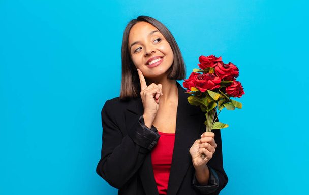 young pretty woman holding a bouquet of roses - Foto, immagini