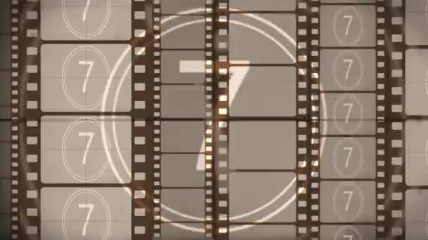 Filmowe tło odliczania z taśmą filmową na ekranie kina - Materiał filmowy, wideo