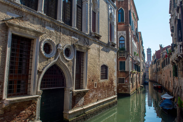 descubrimiento de la ciudad de Venecia y sus pequeños canales y callejones románticos, Italia - Foto, Imagen