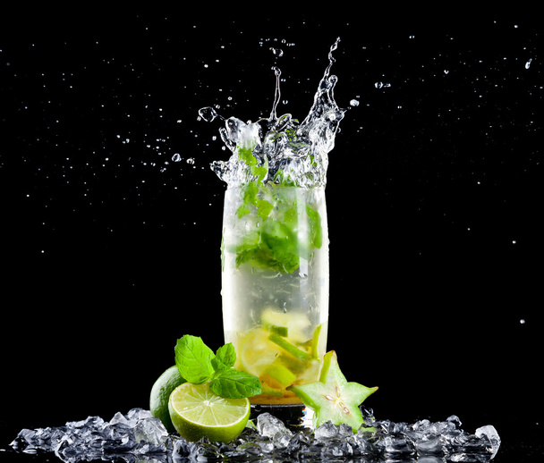 Ice mojito drink with splash - Valokuva, kuva