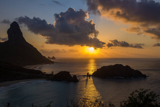 Nádherný západ slunce na ostrově Fernando de Noronha - Brazílie - Fotografie, Obrázek