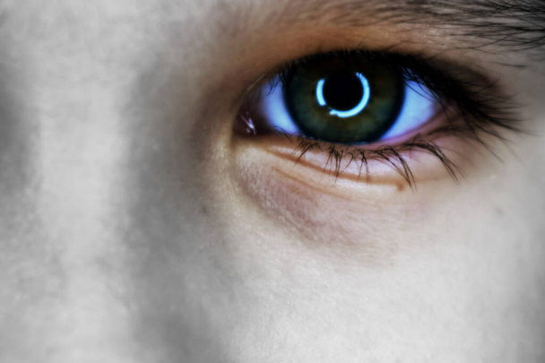 part of a human face with an eye - Foto, Bild