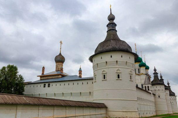 Architectonisch ensemble van het Rostov Kremlin in Rostov Veliky, Rusland. Gouden ring van Rusland - Foto, afbeelding