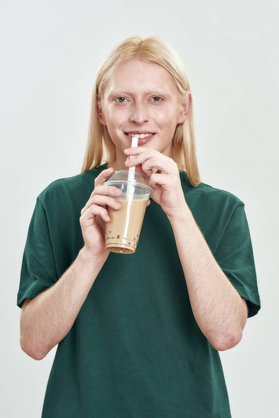 Happy young caucasian guy holding coffee beverage - Foto, Imagem