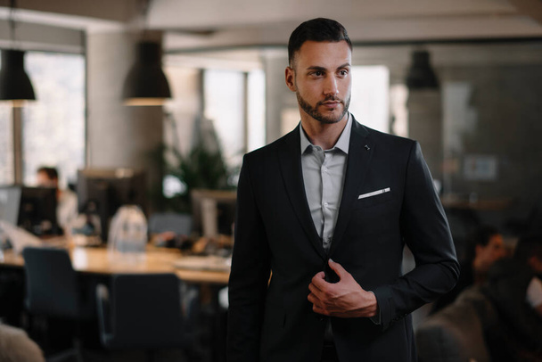 portrait of handsome businessman in suit stay in the office  - Foto, imagen