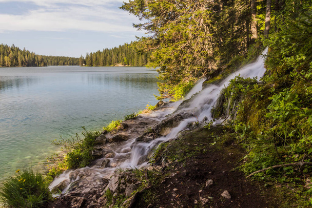 Waterfall and a hiking trail around Crno jezero lake in Durmitor mountains, Montenegro - Foto, imagen