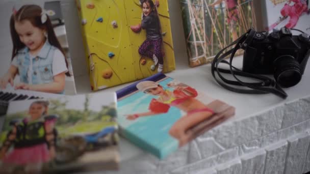 exhibition of photos, photocanvases, active little girl. - Footage, Video