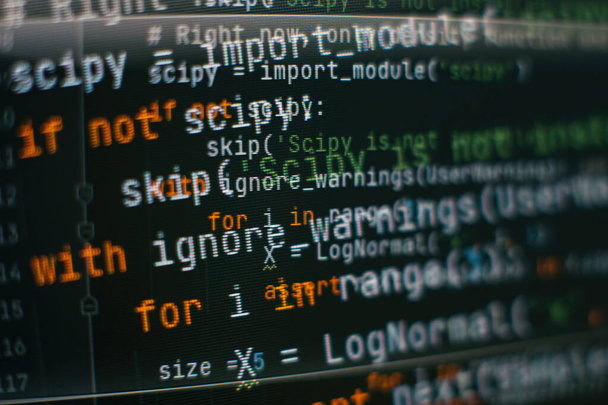 SEO-Optimierung. Moderne Technik. PHP-Syntax hervorgehoben. Programmierfunktionen am Laptop schreiben. Trend Big Data und Internet der Dinge. - Foto, Bild