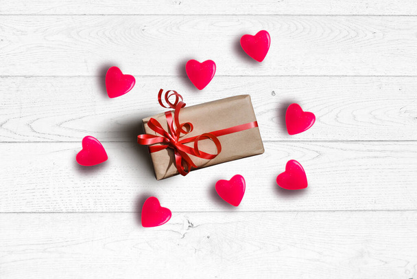 Red Gift Box Valentin nap koncepció - Fotó, kép