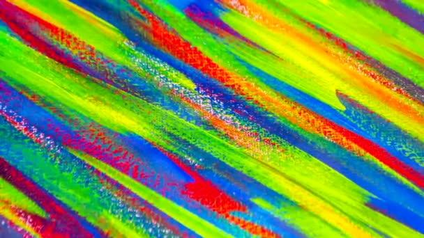 Veel kleurrijke felgekleurde verflijnen getekend op doek close-up. - Video