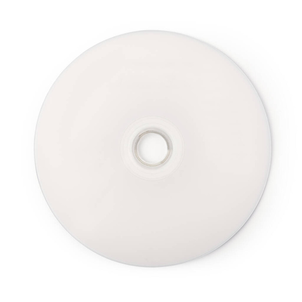 Ρεαλιστικό λευκό πρότυπο cd που απομονώνεται σε λευκό φόντο με διαδρομή αποκοπής. - Φωτογραφία, εικόνα