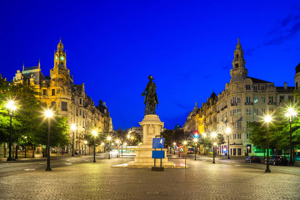 ポルトガルのポルト,リベルダデ広場にある王ピーター4世像 - 写真・画像