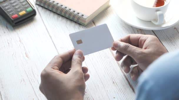 Kredi kartı bilgilerini okurken arka plan görüntüsü  - Video, Çekim