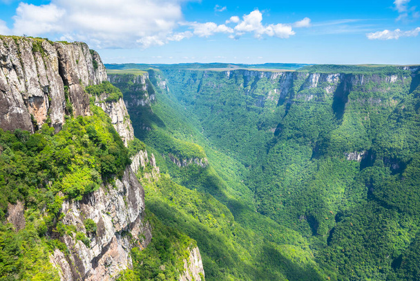 Όμορφο τοπίο της Fortaleza Canyon - Cambara do Sul, Rio Grande do Sul - Βραζιλία - Φωτογραφία, εικόνα