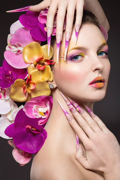 Beautiful woman with hair made of flowers and long nails - Foto, Imagem