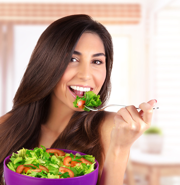 Beautiful woman eating salad - Фото, изображение