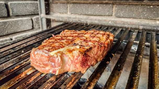 Short ribs steak being roasted on the grill - Fotografie, Obrázek