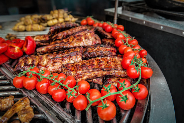 delicious grilled ribs and cherry tomato - 写真・画像