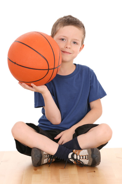 Garçon avec basket-ball
 - Photo, image