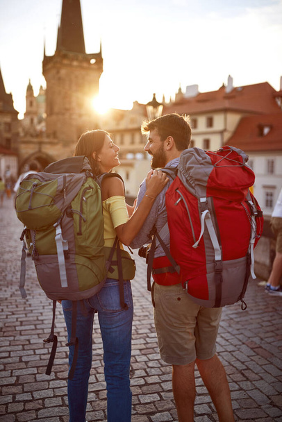 Tourist couple sightseeing in Prague; Traveller lifestyle - Foto, immagini