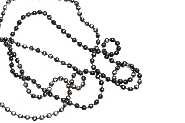 ezüst gyöngyök festett fekete festék fehér elszigetelt háttér - Fotó, kép