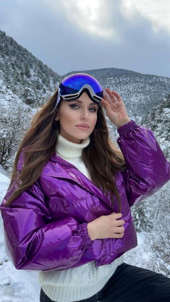 fashion outdoor photo of beautiful woman with dark hair in elegant warm clothes posing in snow winter park - Zdjęcie, obraz