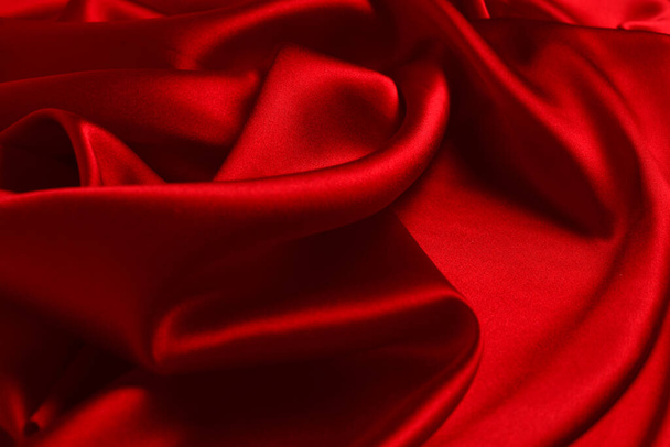 赤いシルクやサテンの高級生地のテクスチャは抽象的な背景として使用することができます。トップ表示. - 写真・画像