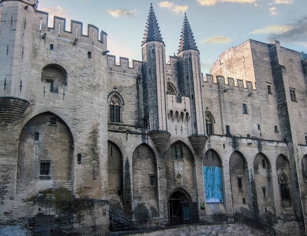 Der Palast der Päpste in Avignon - Foto, Bild