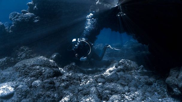 Podvodní fotografie krásné scenérie a krajiny se slunečním světlem. Z potápění v Atlantském oceánu. - Fotografie, Obrázek