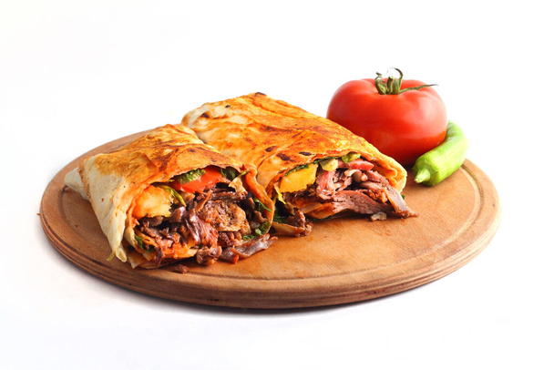 Döner- oder Shawarma-Sandwich isoliert auf weißem Hintergrund - Foto, Bild