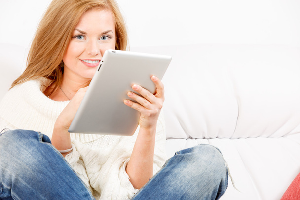 Smiling woman with tablet - Photo, Image