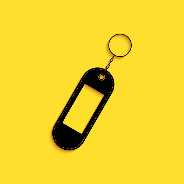 Fekete kulcstartó ikon elszigetelt sárga háttér. Üres négyszögletes kulcstartó gyűrűvel és kulcstartóval. Hosszú árnyék stílus. Vektor. - Vektor, kép