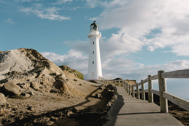 Faro bianco di Castle Point. Nuova Zelanda paesaggio. - Foto, immagini