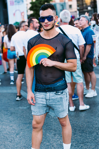 MADRID, ESPAÑA - 06 DE JULIO DE 2019: Participante de la manifestación del orgullo gay en Madrid 2019 - Foto, Imagen
