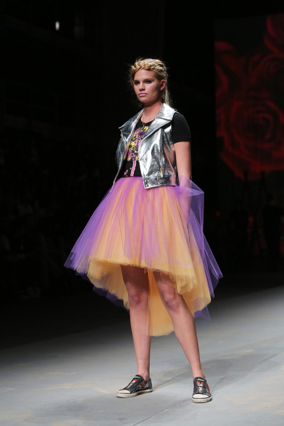 Fashion model wears clothes made by Lokomotiva on "CRO A PORTER" show - Foto, Bild