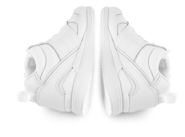 scarpe da ginnastica invernali bianche da donna isolate su bianco. Coppia di donne alla moda - Foto, immagini