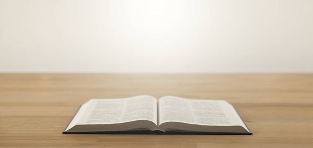 Livro bíblico aberto em uma mesa de madeira. - Foto, Imagem