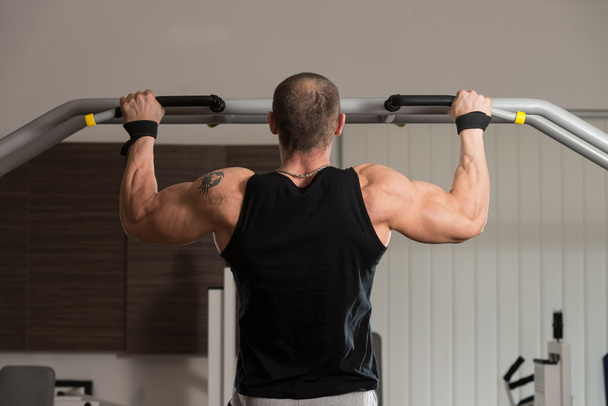 Bodybuilder Doing Pull Ups Best Back Exercises - Foto, Imagem