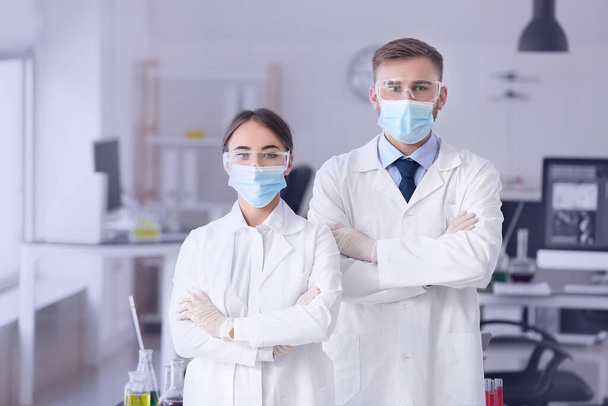 Portrait of young scientists in laboratory - Foto, afbeelding