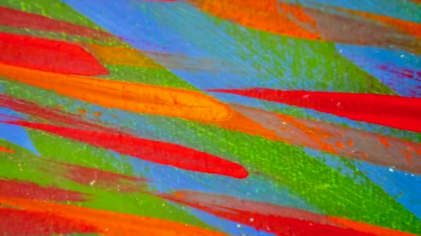 Sok különböző színű vonalak festett fényes festék vászonra közeli kép. - Felvétel, videó