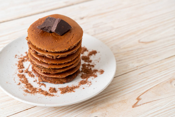 chocolate pancake stack with chocolate powder - Foto, Bild