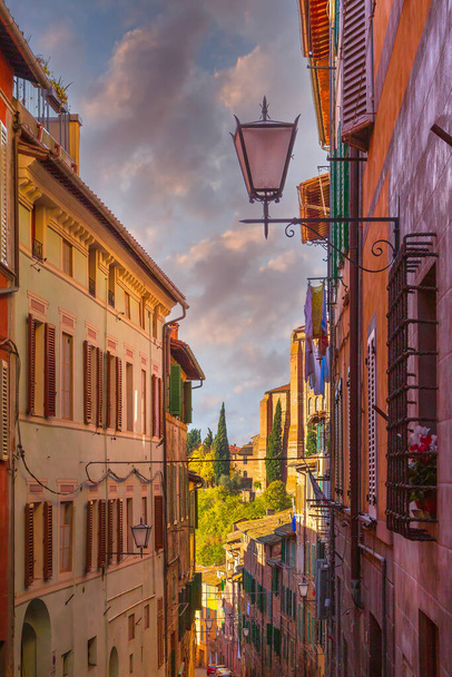 Huizen van de oude stad Siena, Toscane, Italië - Foto, afbeelding