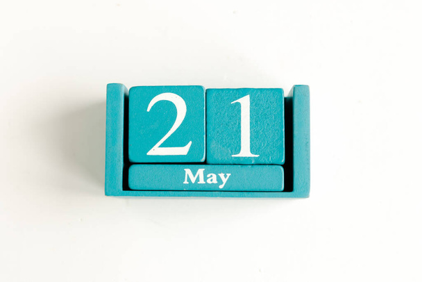 21 de Maio. Calendário cubo azul com data do mês isolado no fundo branco. - Foto, Imagem