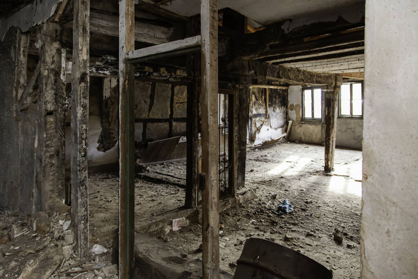 Interior abandonado casa de pueblo, construcción y arquitectura, urbex - Foto, imagen