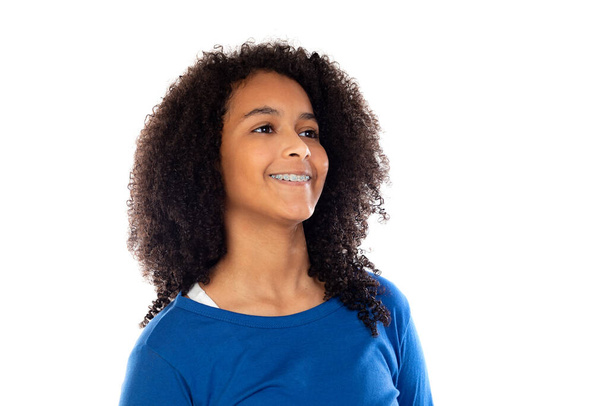 Teenager dívka na sobě modrý svetr izolované na bílém pozadí - Fotografie, Obrázek
