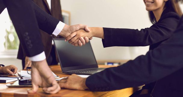 Businesspeople making successful deal and confirming collaboration by shaking hands - Fotografie, Obrázek