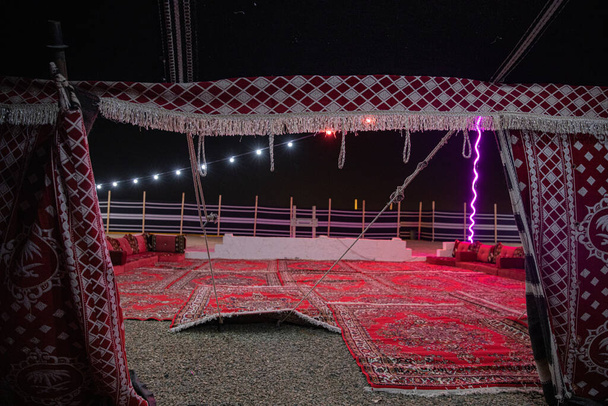 Arabian istumapaikka (Majlis) perhejuhliin ja tilaisuuksiin - Valokuva, kuva