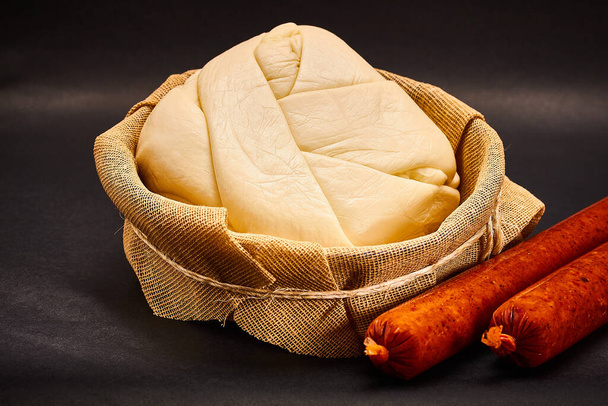 Sabroso queso mexicano artesanal elaborado en la finca con la más alta calidad. - Foto, Imagen
